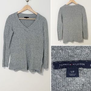 🛍HOST PICK🛍 - Tommy Hilfiger Grey V-Neck Sweater - Small